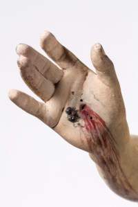 La main droite du Christ de l'église Saint-Jean-Baptiste de Namur après le traitement à l'IRPA